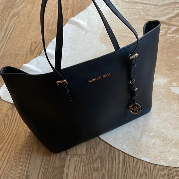 Michael Kors large jet set black travel tote - Picture 3 of 10